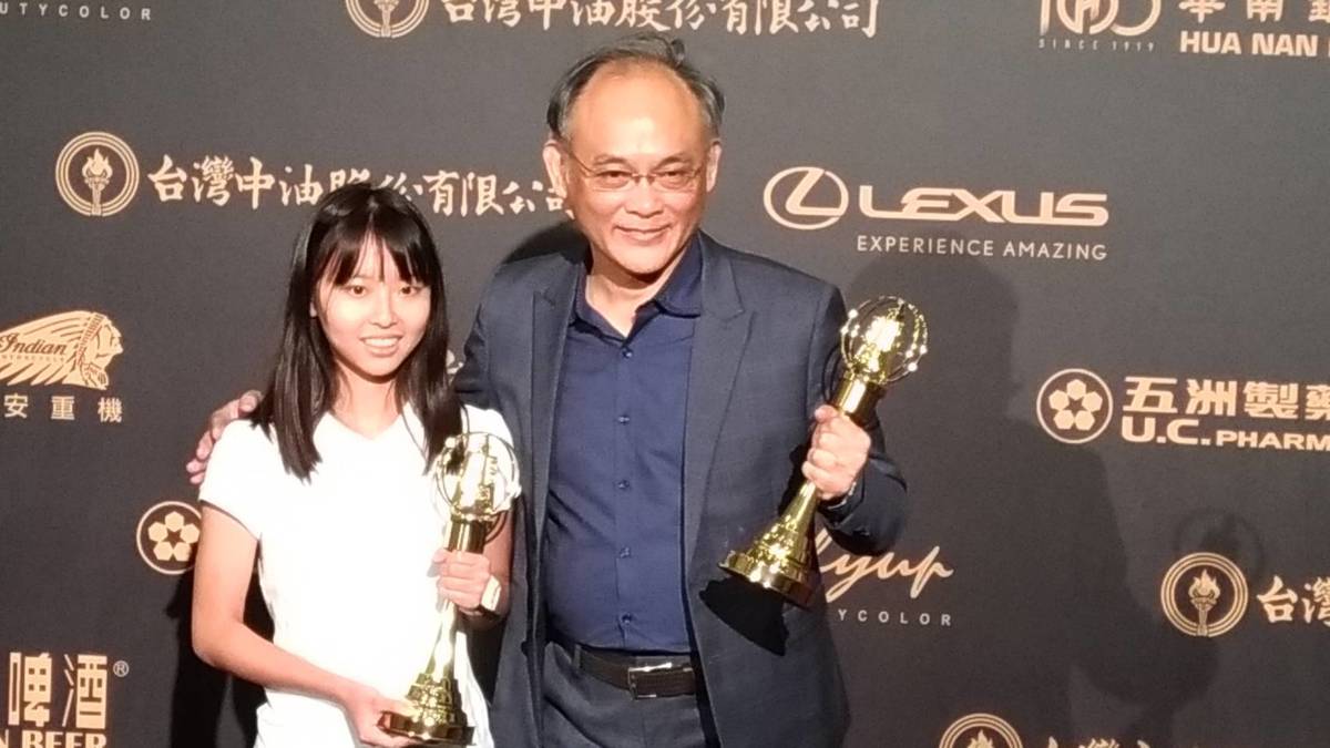 彰化分臺節目「crazy實驗室」主持人錢偉鈞和邱珮瑜獲得少年節目主持人獎