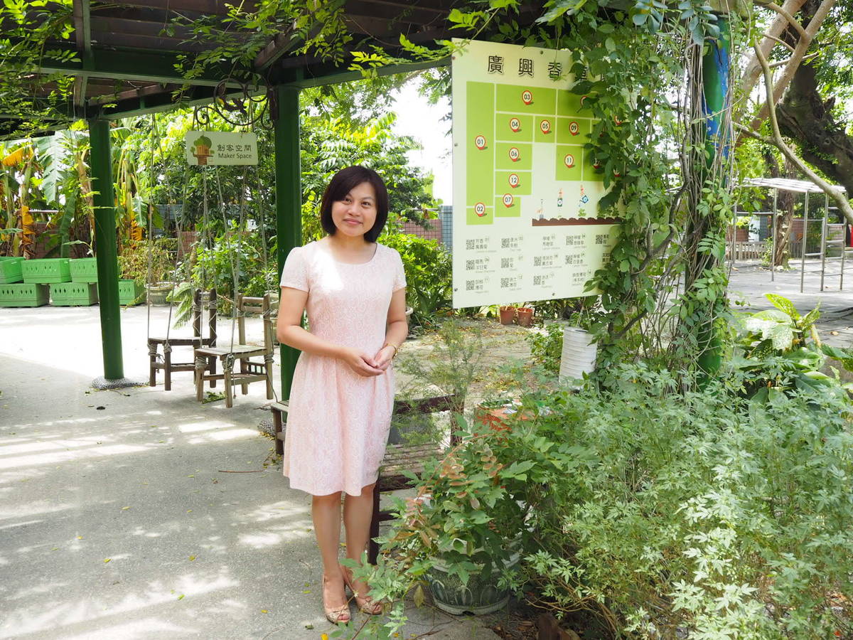 彰化縣二林鎮廣興國小主任楊素綾於香草植物園