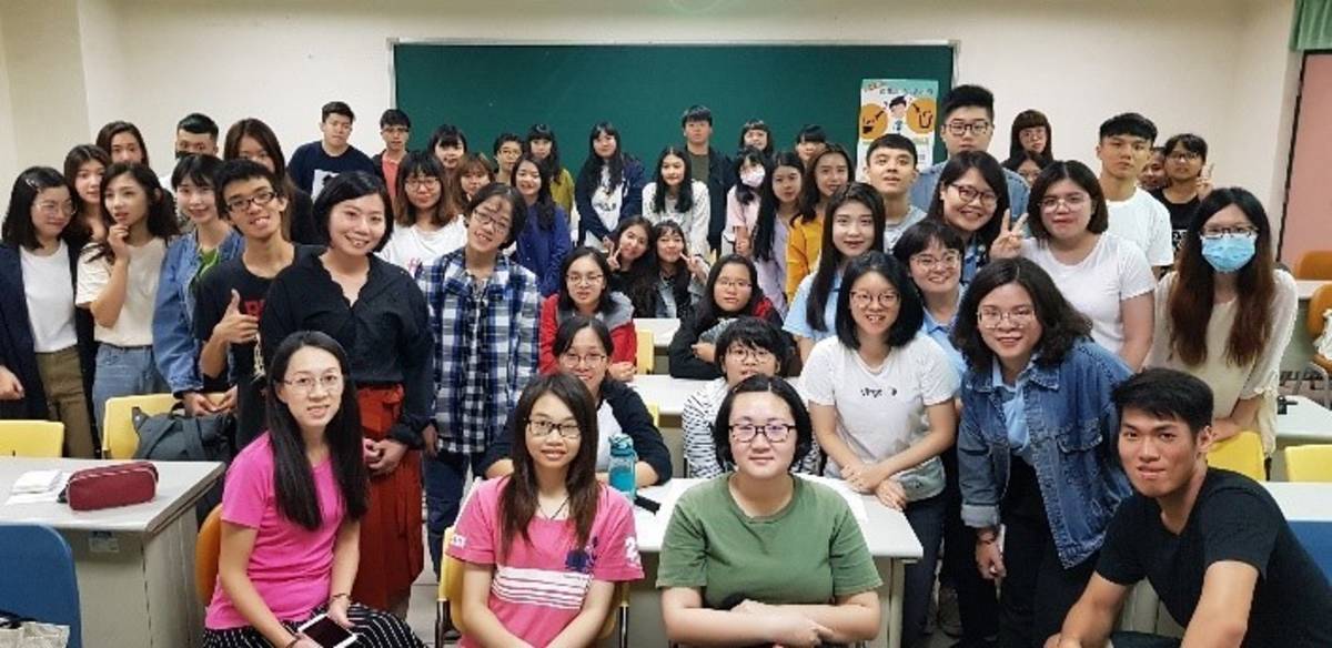文藻外語大學邀請企業導師與同學分享職場經驗(教育部提供)