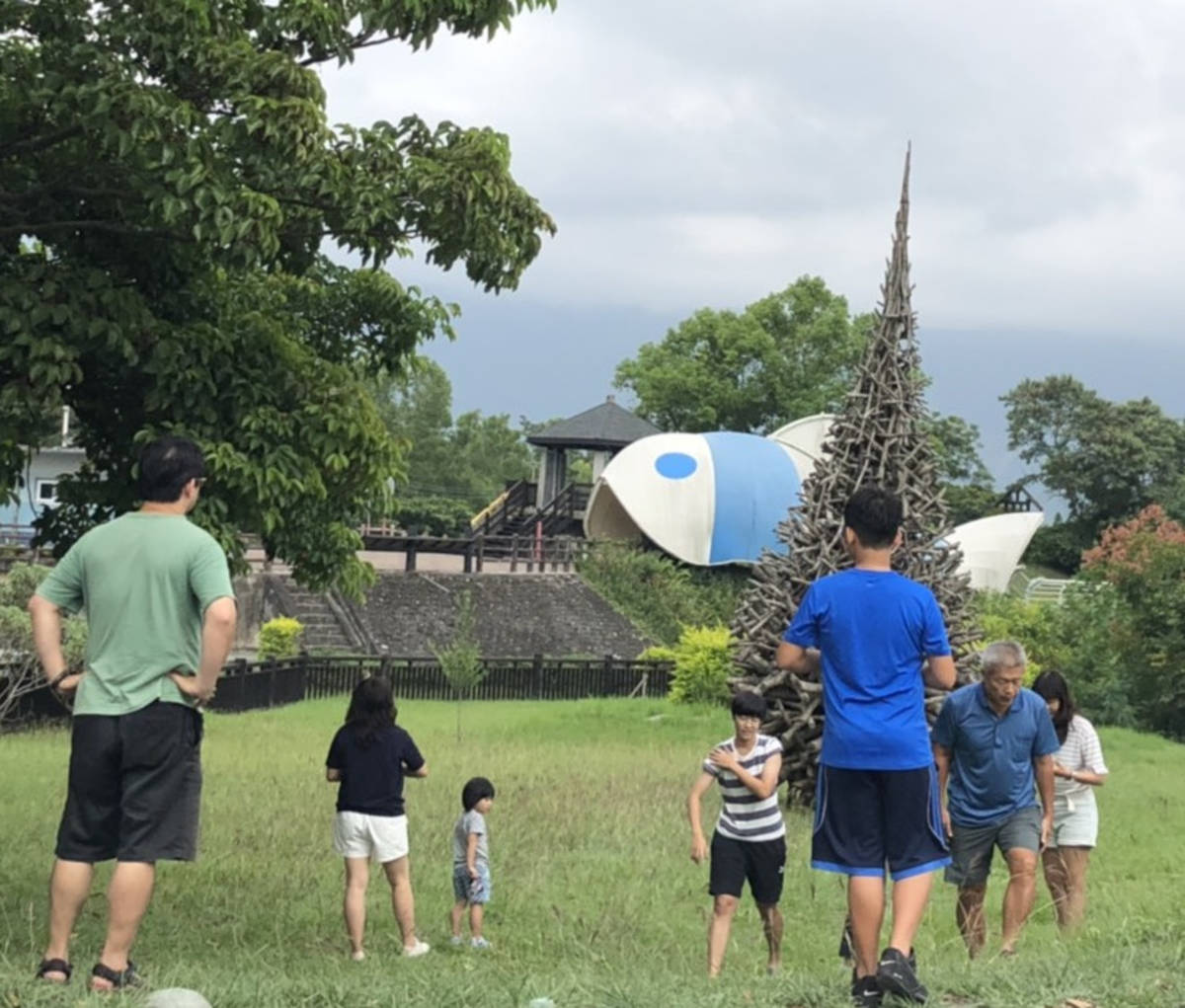 芬蘭藝術家Jaakko在池上水利公園的作品「RUNAWAY DROPLET 跑道上的水滴」，闡述氣候變遷與全球暖化是對地球上所有生命最大的威脅，為環境與生命發聲。