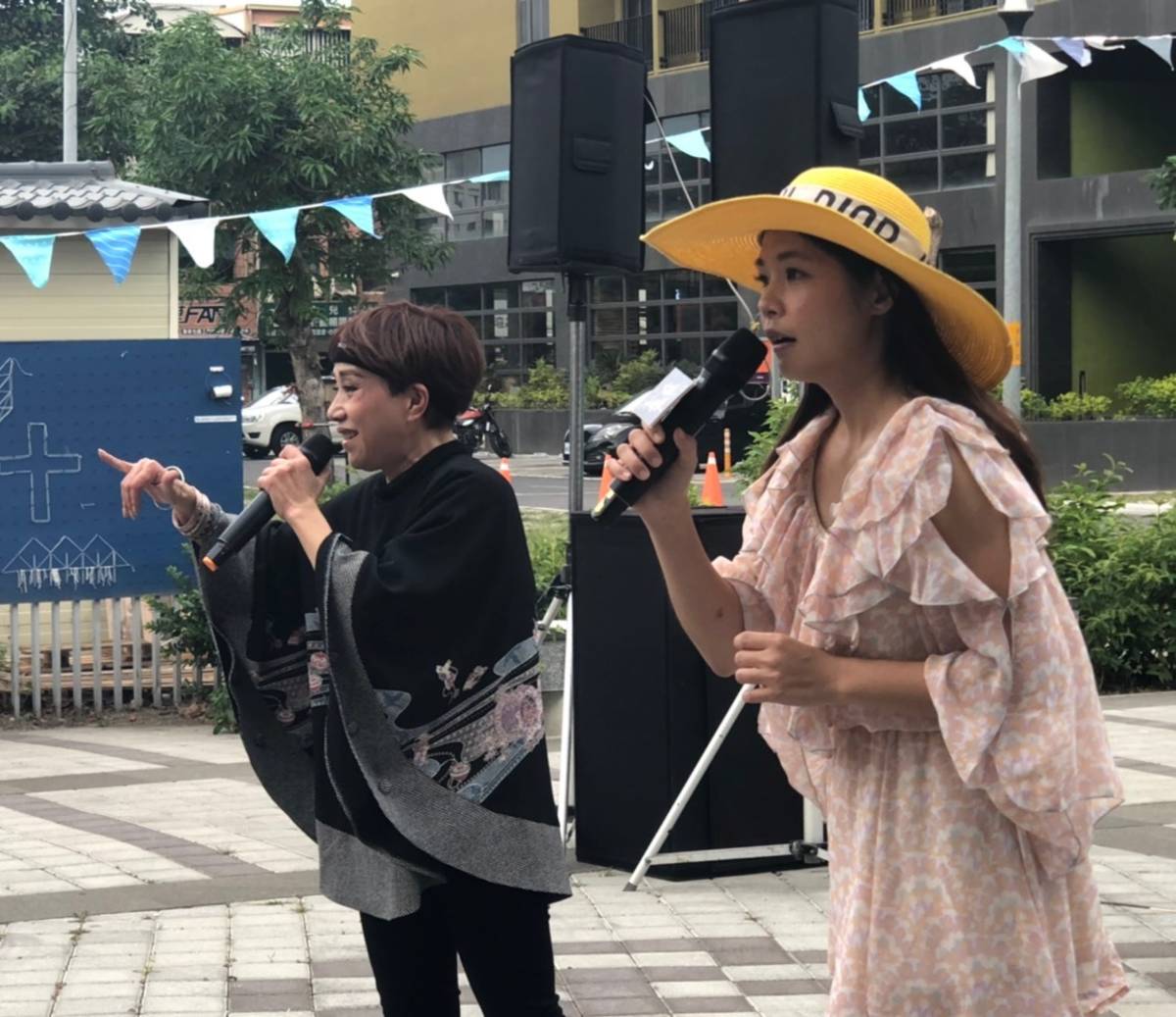臺東縣政府在臺東市藍曬圖廣場後方鐵道步廊，推出「吹南風曬音樂」活動。