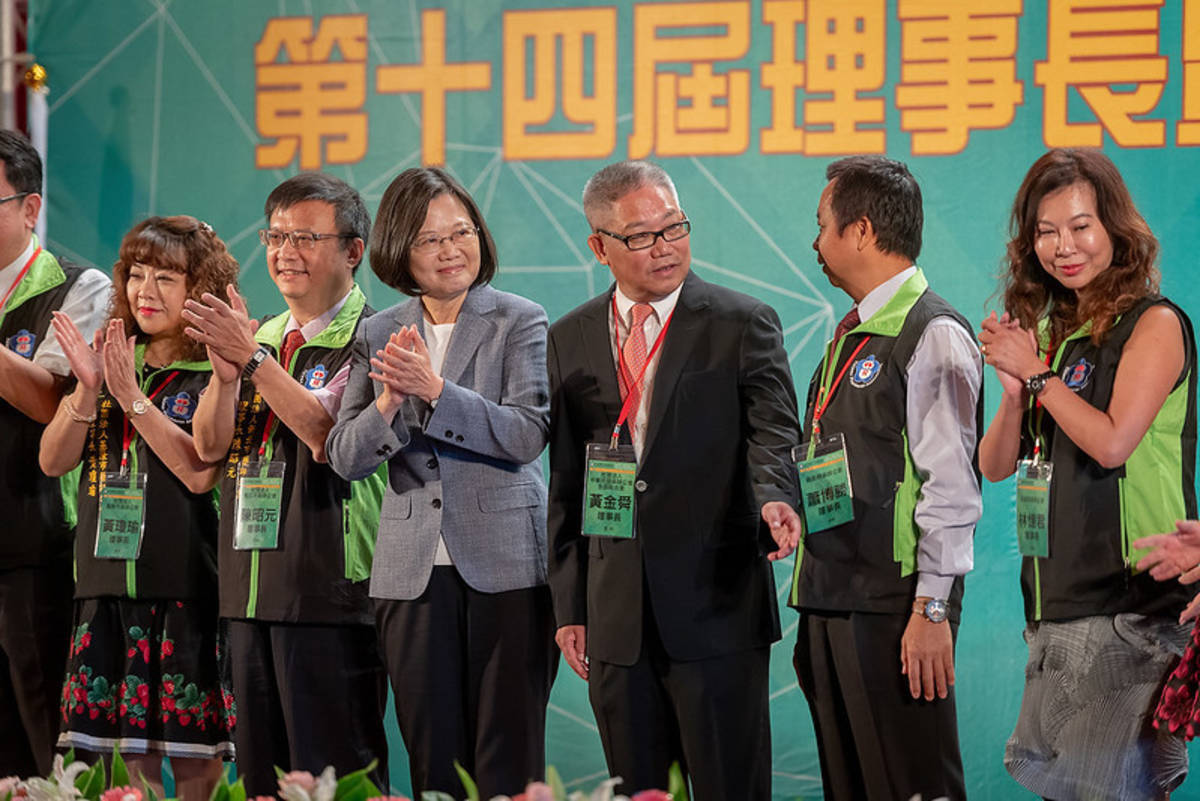 蔡英文總統今天（13）出席「藥師公會全國聯合會第14屆理事長暨理監事榮任典禮」。