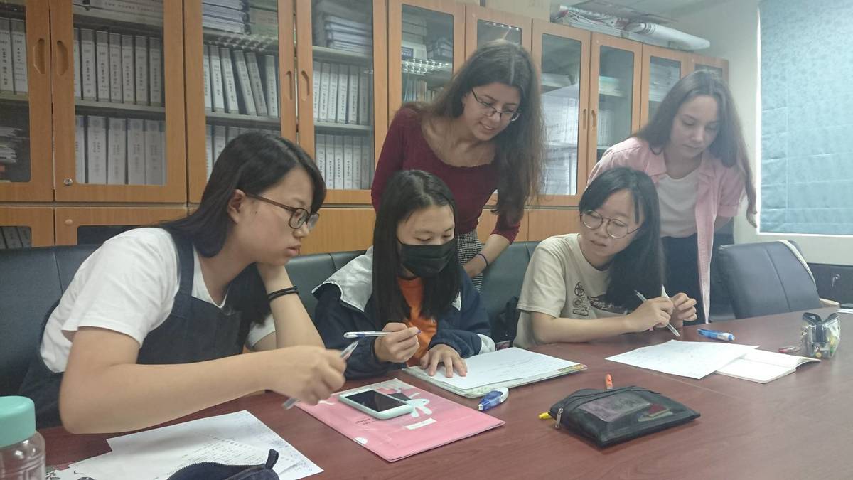 臺東大學首次辦理「Language Corner」，由外國學生規劃語言課程並擔任講師，與本地生進行文化交流，促進校園國際化，也幫助外生更快融入校園生活。