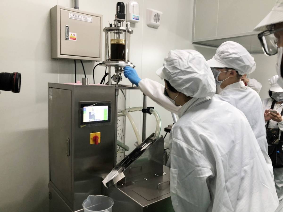 臺東大學與臺東縣政府合作，建置東部生物經濟中心先導工廠，協助臺東農產品升級，朝向開發具功能性的保健食品，提供試製、試產、試銷服務。