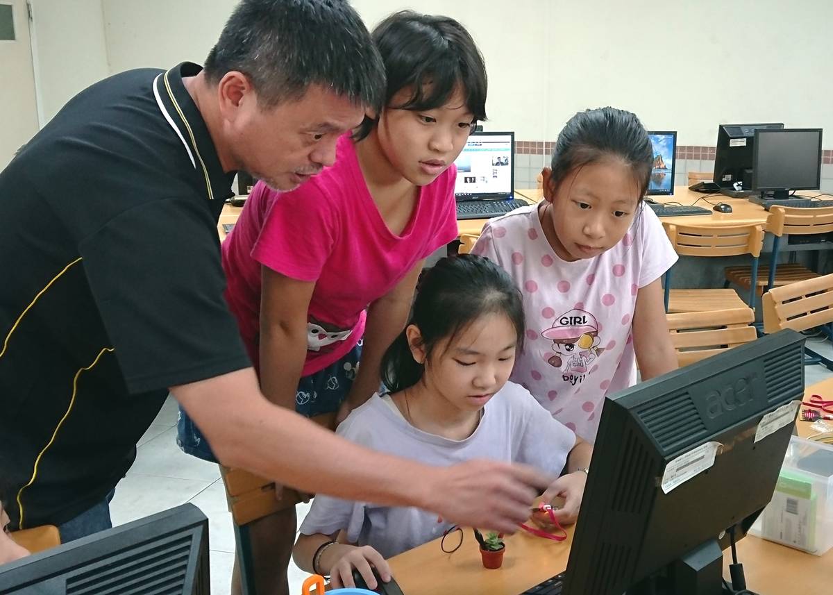 新北市昌福國小呂聰賢老師與學生互動教學