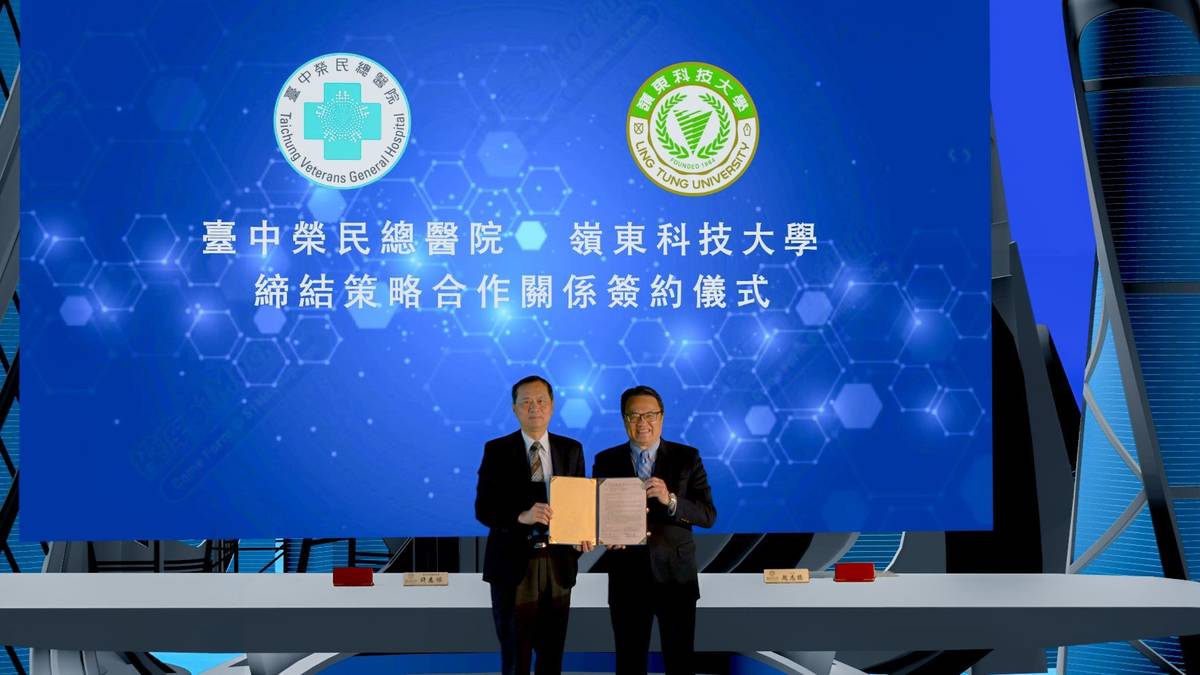 嶺東科技大學與臺中榮民總醫院簽訂策略合作關係合約，左為中榮院長許惠恒，右為嶺東科大校長趙志揚。