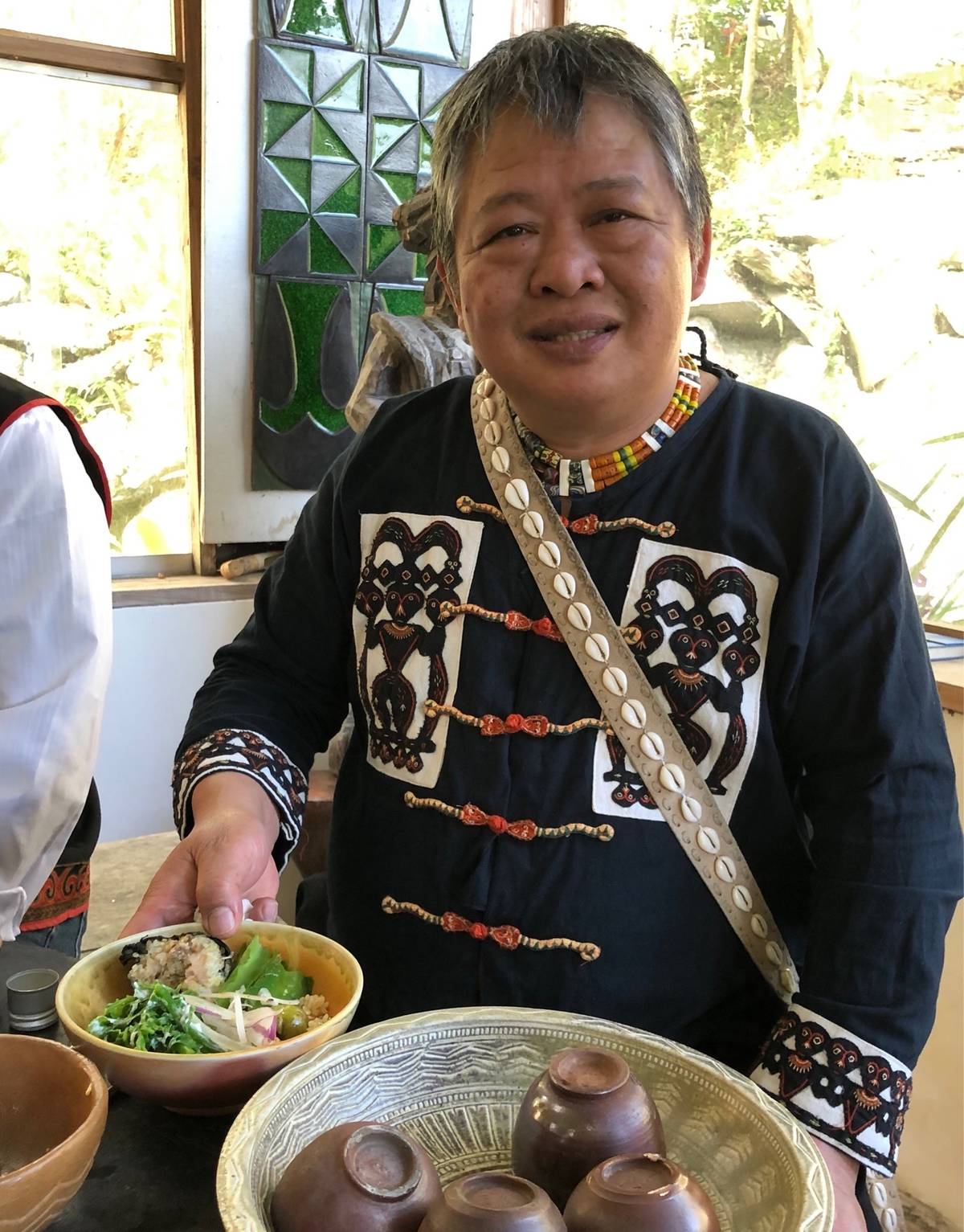 陶藝家廖光亮說，品嚐食物要色香味俱全，為了讓生活多一點美感，少不了器皿襯托視覺和味蕾在腦海裡共舞的風采。