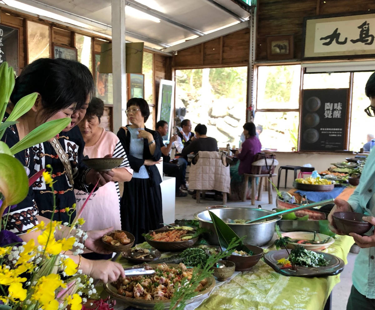 將食器、美食、音樂與花藝結合的開幕典禮，讓參與盛會的來賓有了全新的體驗。