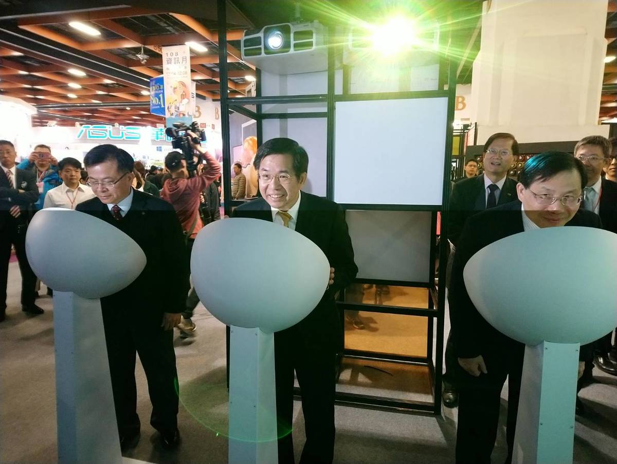 教育部部長潘文忠出席「臺灣教育科技展」