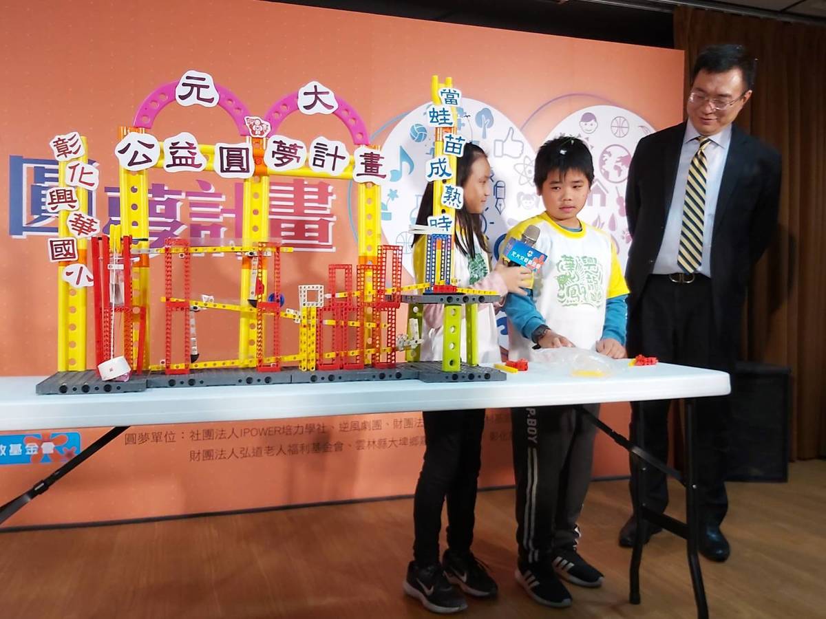 元大助圓夢 小學生當科學老師、大學生保存島語