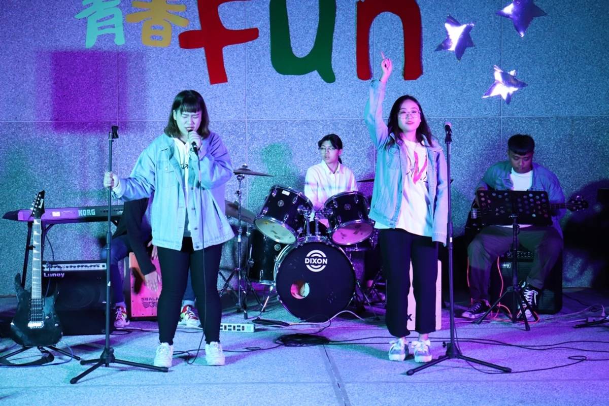 臺東大學「2019青春放誕搖」成果展，由音樂系「樂團唱奏」與人文學院「青春舞動」2課程的學生，聯手以樂舞展現青春，享受身體的律動以及音樂、文學的饗宴。