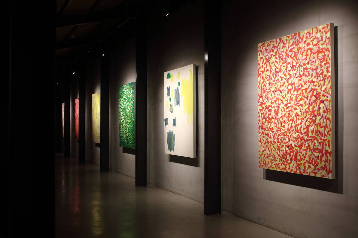 池上穀倉藝術館推出年度大展「光影的對話：蔣勳X董承濂 賴純純X安聖惠」，展出涵蓋平面繪畫、科技裝置、自然素材、立體裝置等豐富多元的作品。