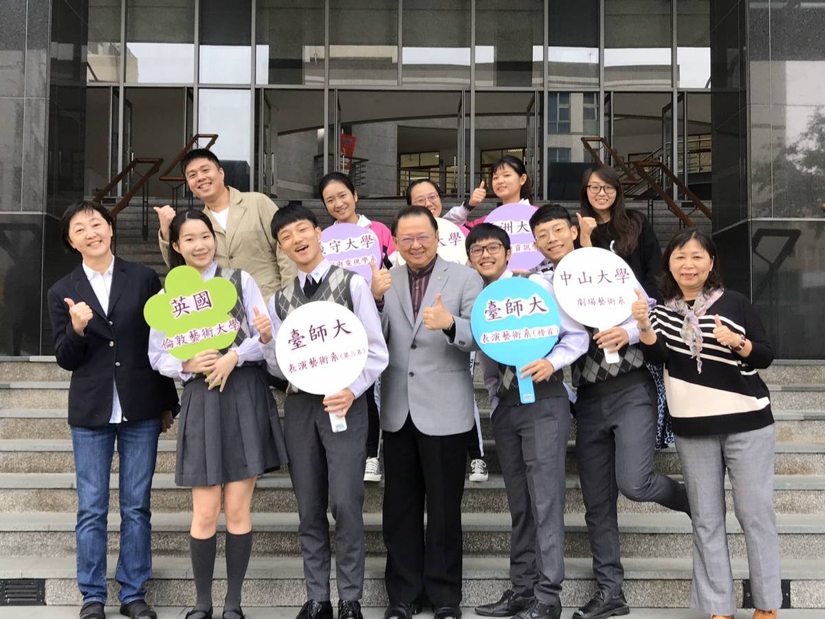 臺中市新民高中特殊選才表現亮眼合影（陳鼎中同學前右3）