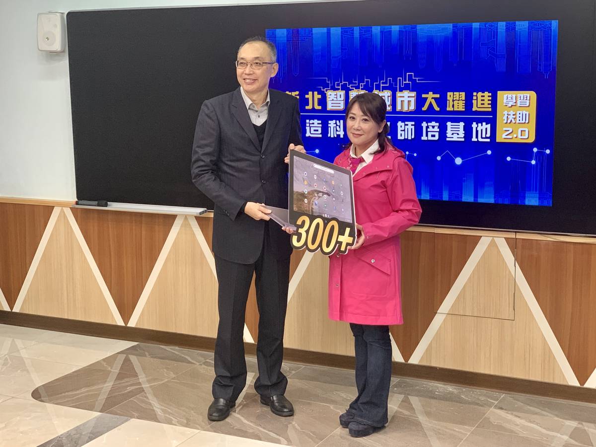 遠東集團慷慨捐贈300台平板筆電給予校方
