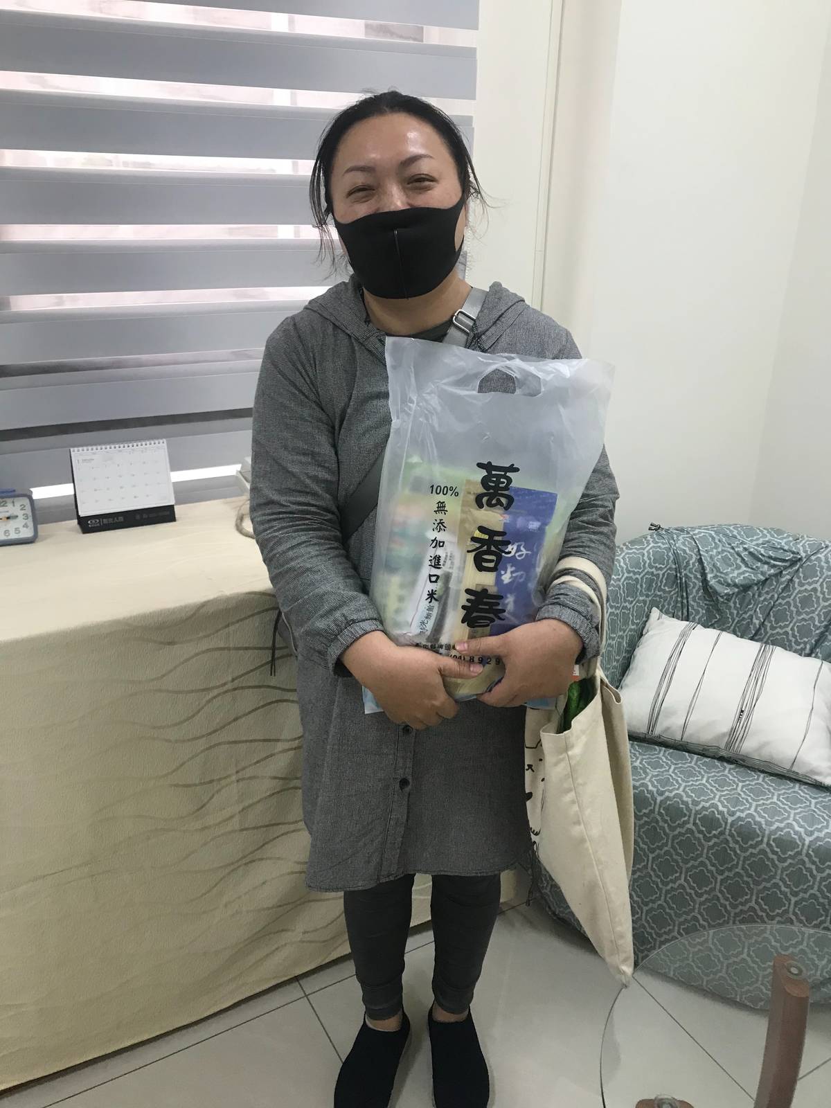 新北工會行善團與勞工局就業服務處首度攜手+送弱勢求職者民生物資