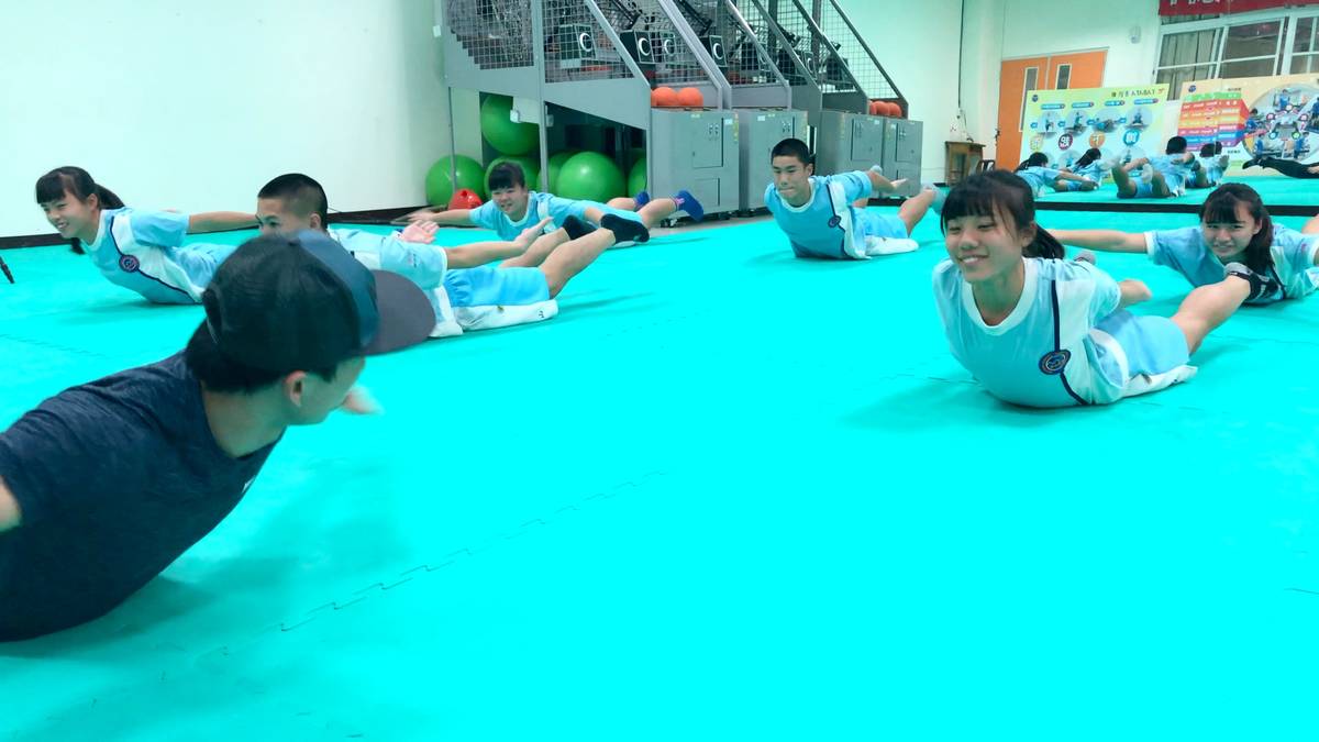 學生在綠波墊上課情形