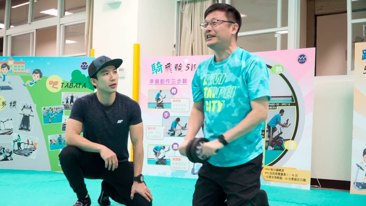 網紅兆佑也到海山高中與局長一同體驗「校園健身房課程」