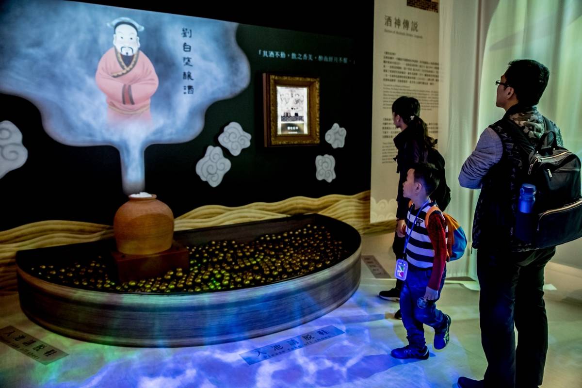 運用多項多媒體的互動裝置設計，與觀眾述說亞洲酒文化的故事