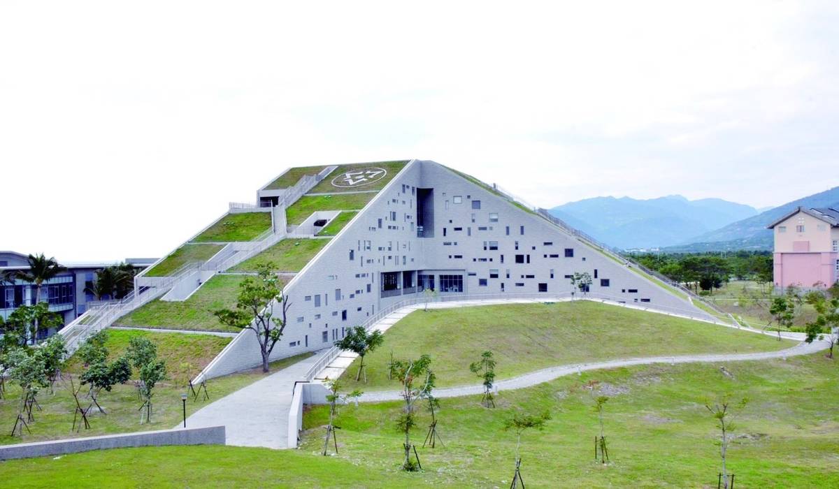 國立臺東大學今(4)日開會決議，宣布開學日為2月25日，校方也擬定相關安心就學措施。