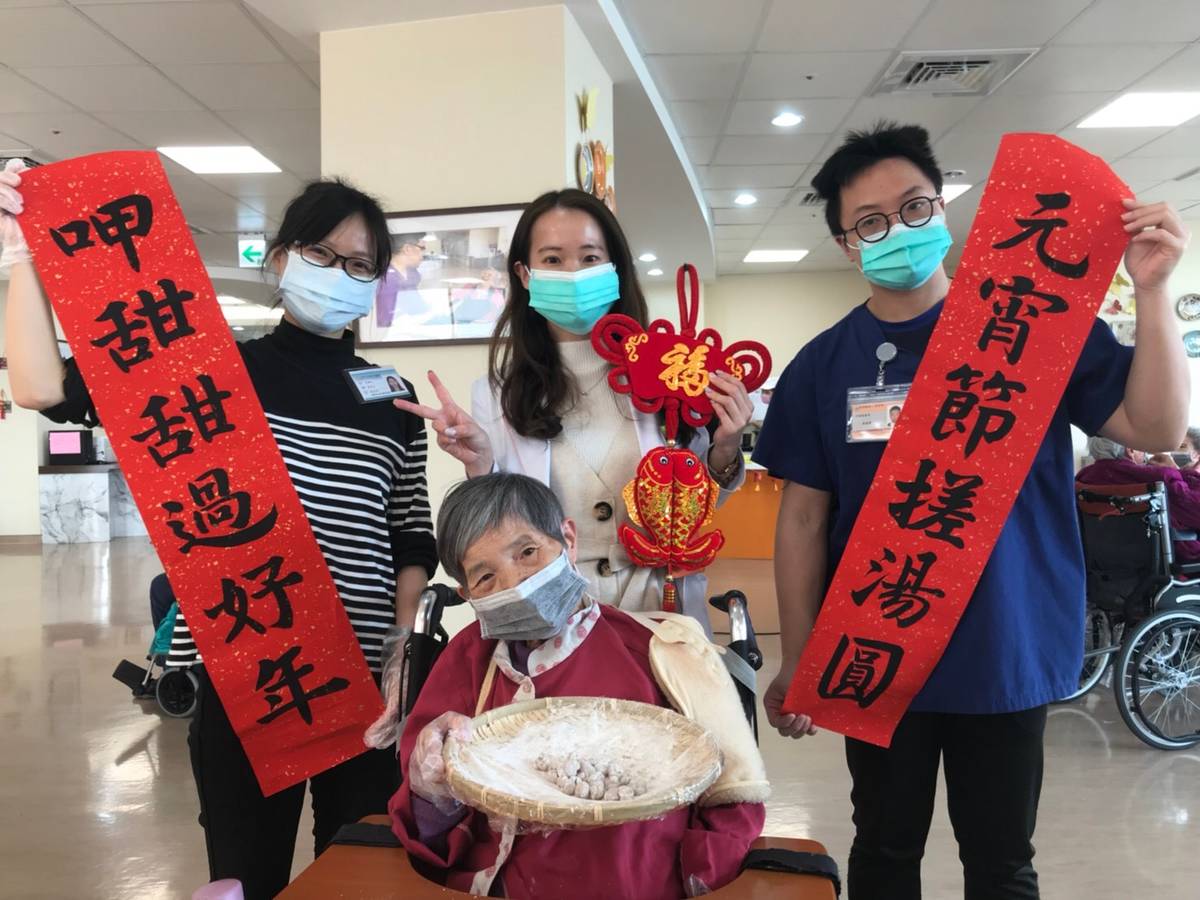 「元宵佳節搓彩色湯圓」帶著阿公阿嬤一起親自動手搓湯圓過元宵