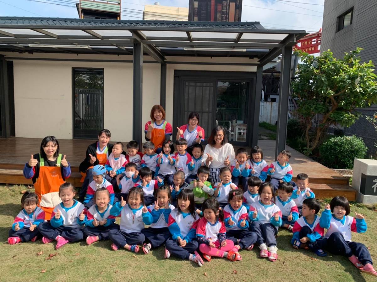 大西非營利幼兒園-校長介紹社區共讀站.jpg