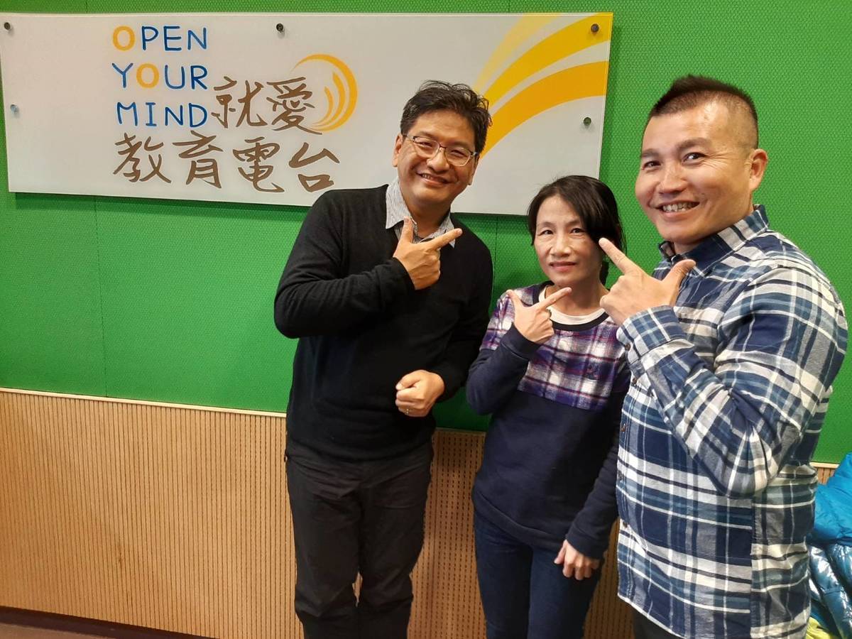 苗栗縣政府教育處 學管科 廖冠棊 課程督學  
       苗栗縣大同國民小學      温櫻美 老師
與常罡