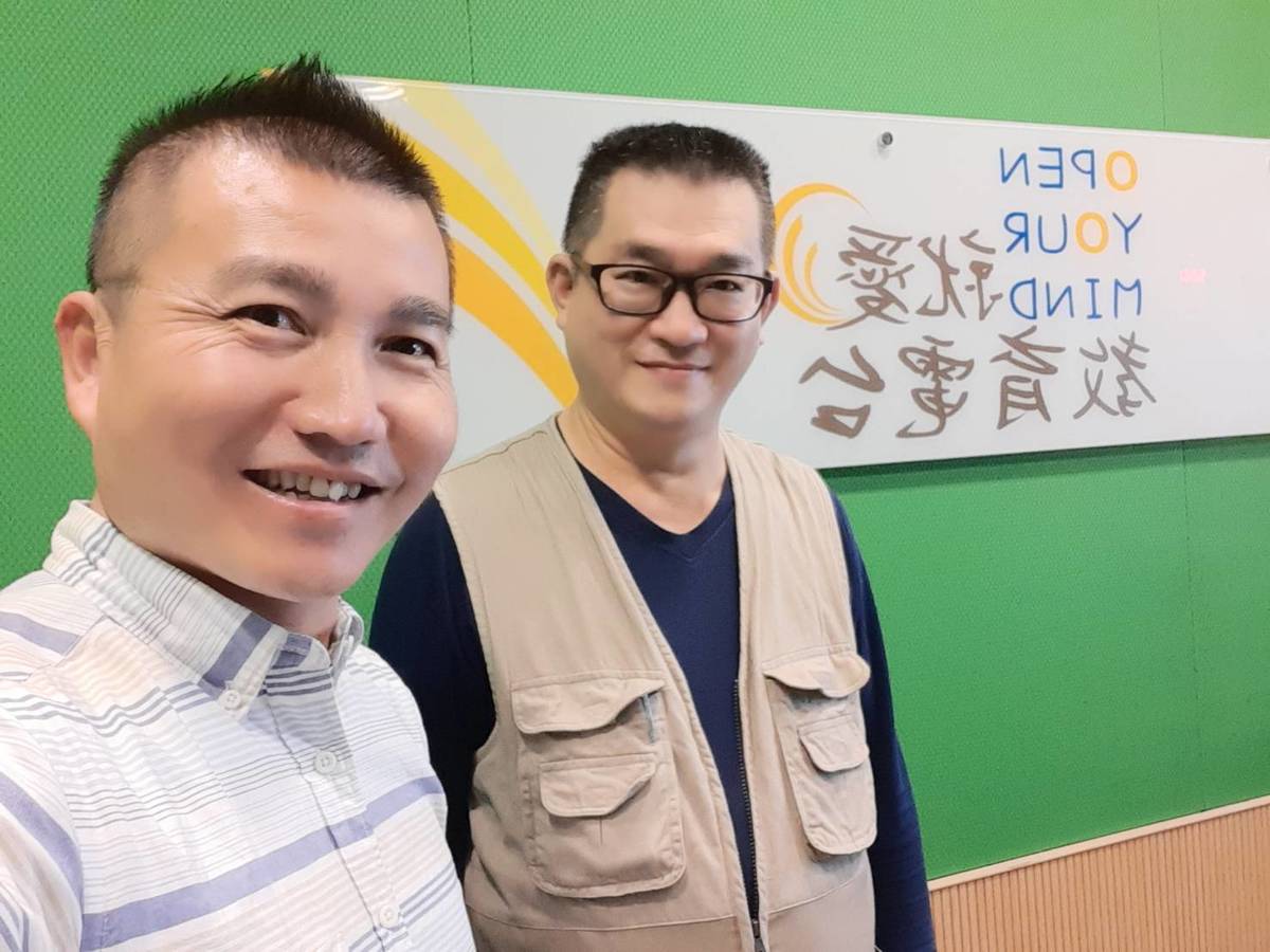 以底片相機拍攝聞名的張志輝老師與常罡 