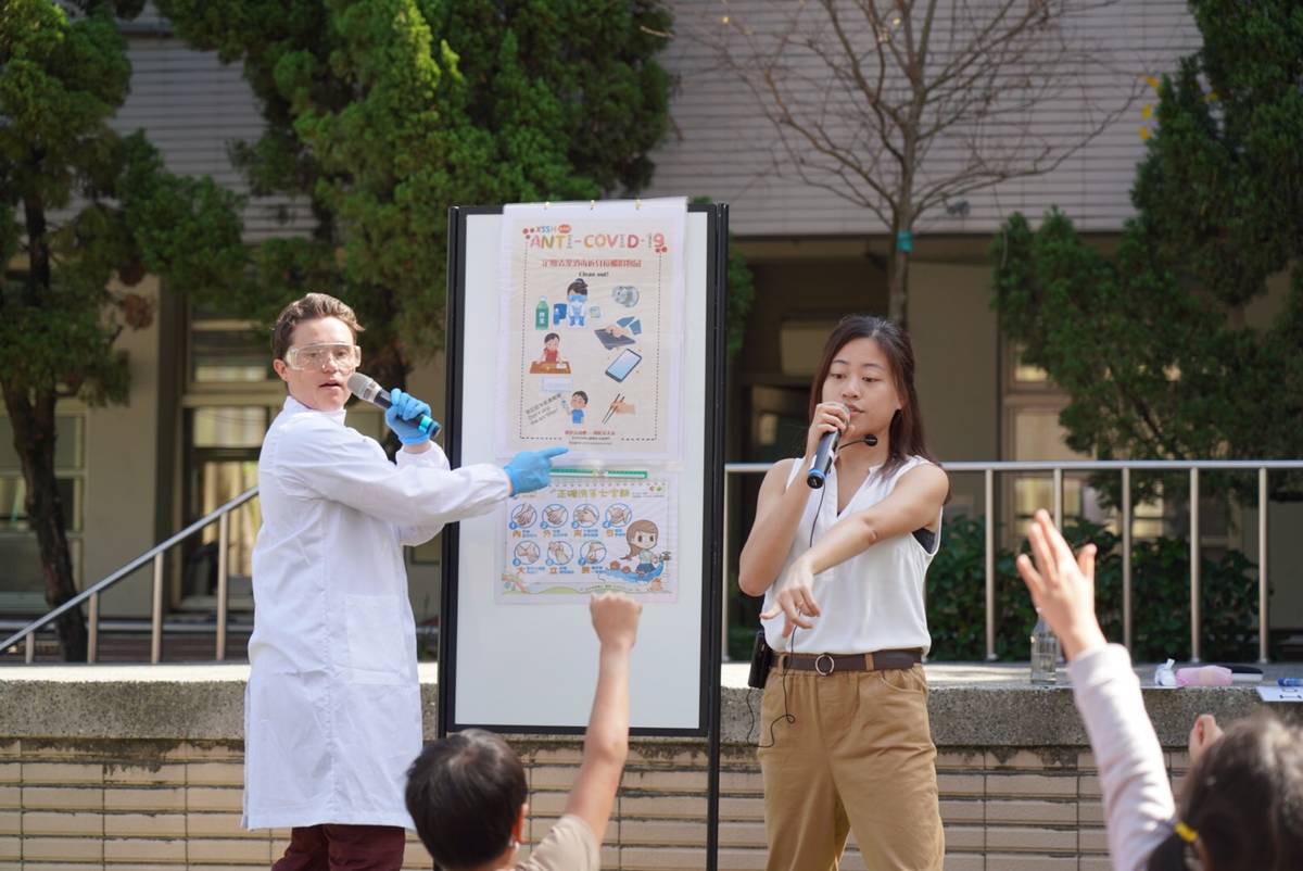 大佳國小雙語課程帶著孩子認識病毒的傳播方式