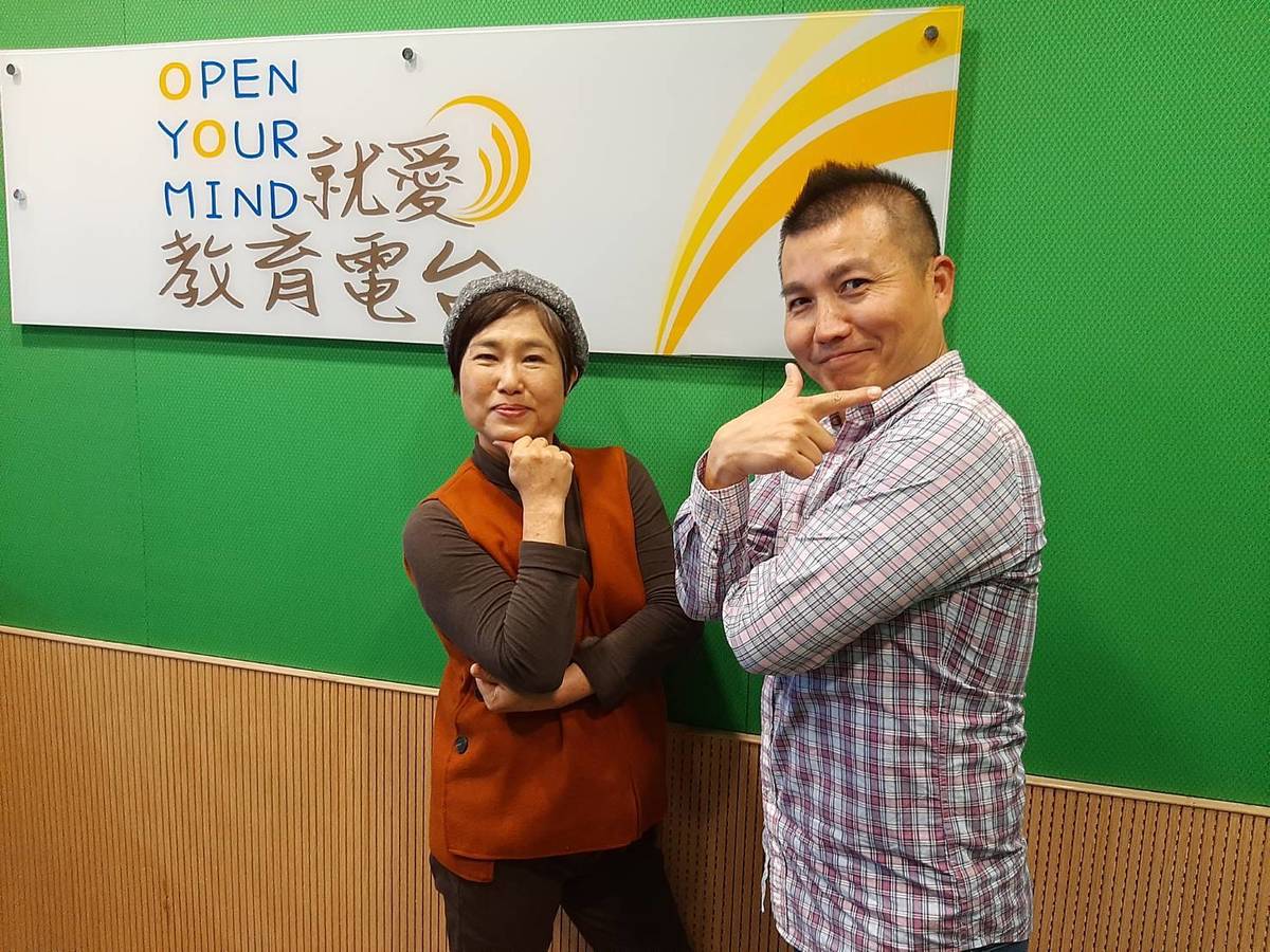 台灣桌遊教育推廣協會常務理事柯淑華與常罡