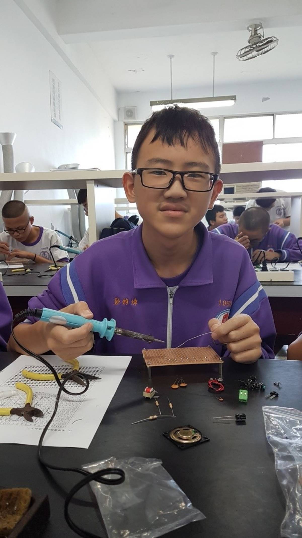 鳳鳴國中彭鈞煒不畏癌症參賽堅持到底