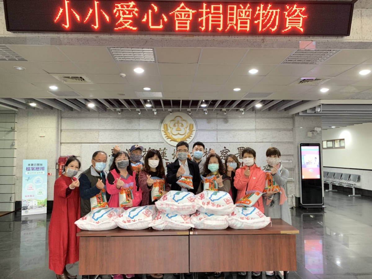 小小愛心會贈白米給更保