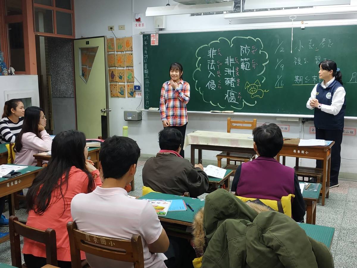 在越南出生的翠玄，擔任移民署宣導志工，與新住民進行疾病防治宣導