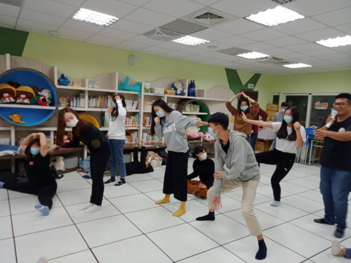 學生投入說故事培訓（圖片來源：臺中市教育局）