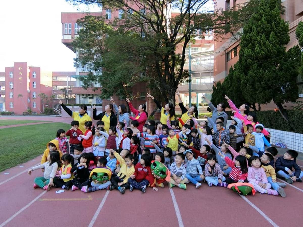 右昌非營利幼兒園團體照.jpg