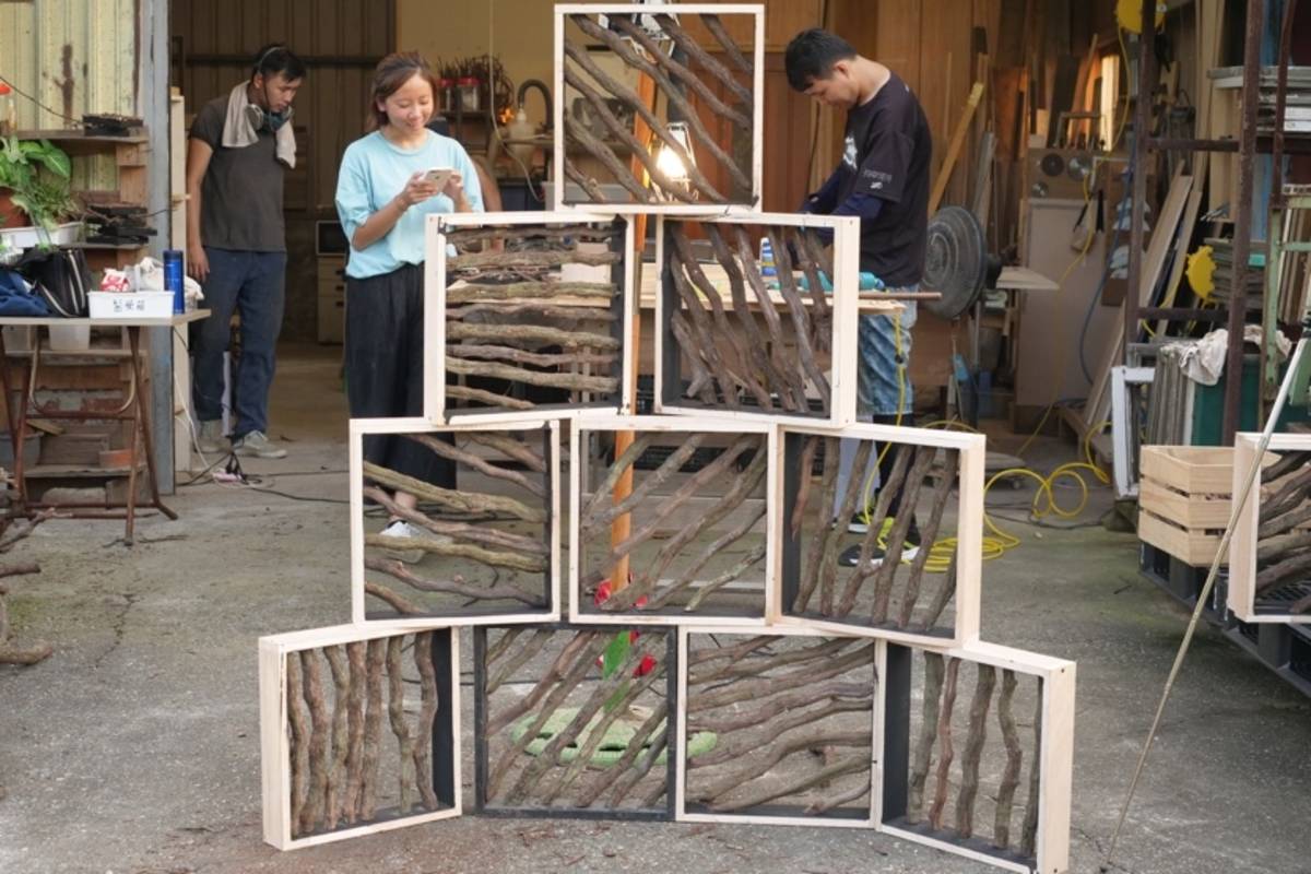 糖鎮製造舍團隊將葡萄藤加工製作成裝飾品，希望為溪湖農業進行加值。