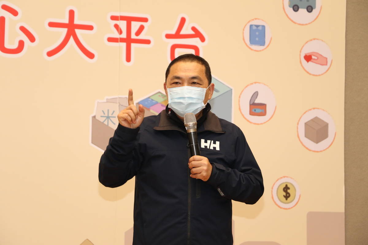 侯友宜向居家檢疫人員喊話 乖乖躺在家裡追劇 可以救全世界／圖由新北市社會局提供