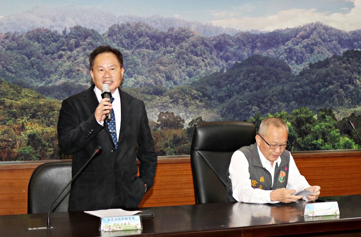 苗栗縣教育處新任處長邱廷岳在交接典禮上發言（圖片來源：苗栗縣政府媒體事務中心）