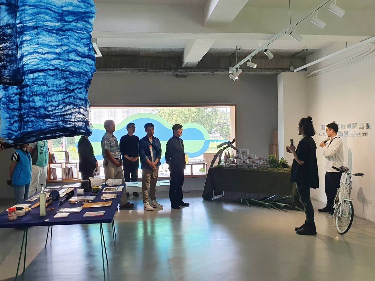 臺東設計中心推出全新主題特展「山海人」，邀請多位藝術家親赴現地踏查，將貼近臺東日常生活樣貌的感知，轉化成藝術作品。