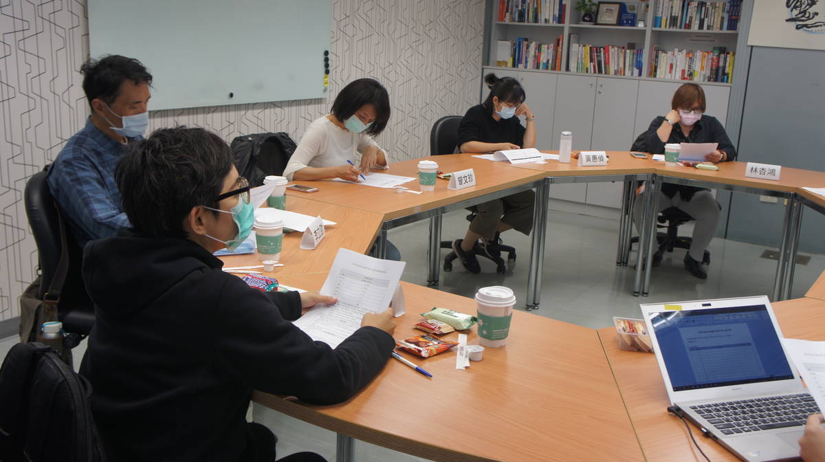 初審評審團由右至左：影展策展人林杏鴻、黃惠偵導演、曾文珍導演、李立劭導演、莎瓏‧伊斯哈罕布德導演。／圖由新北市新聞局提供
