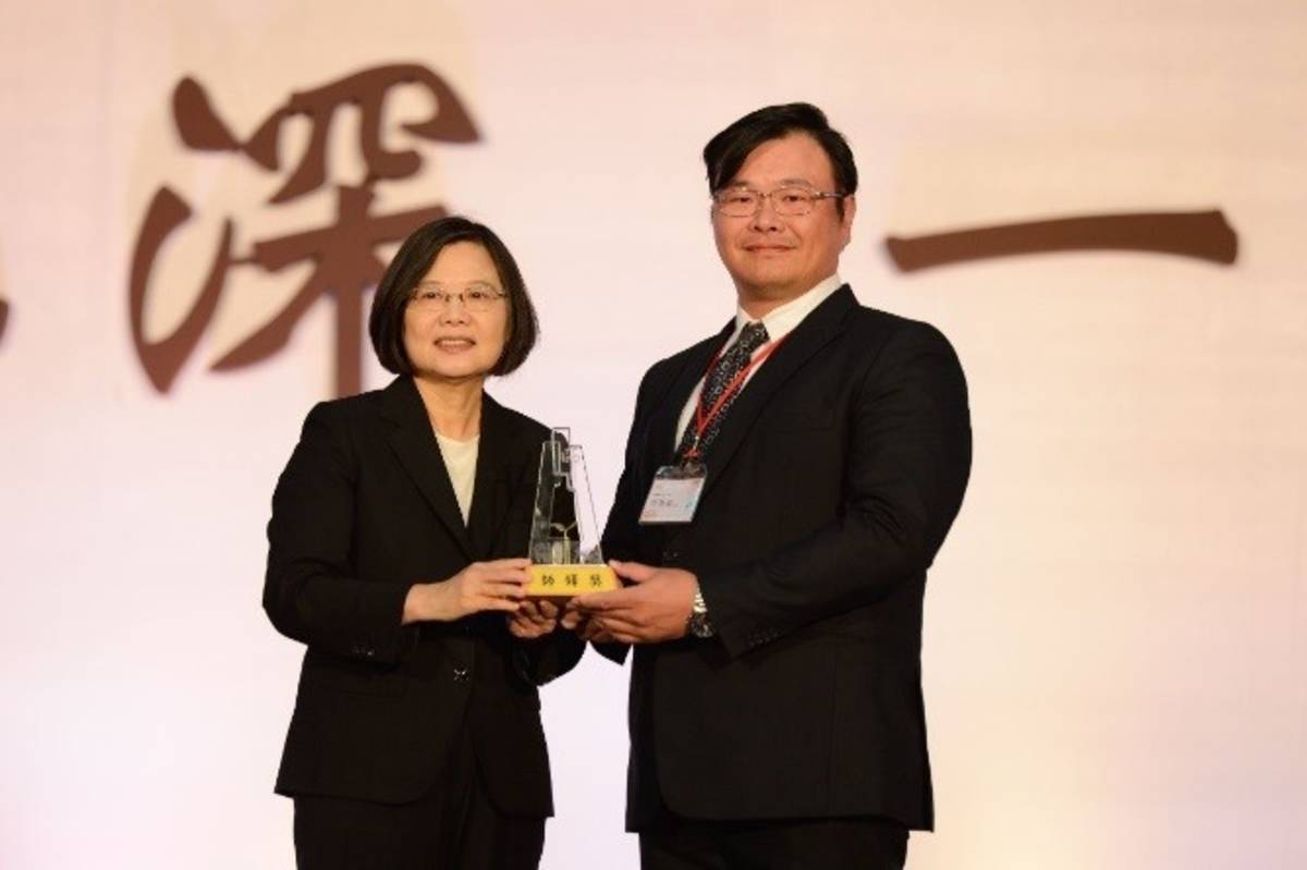 徐為紘榮獲2019年師鐸獎