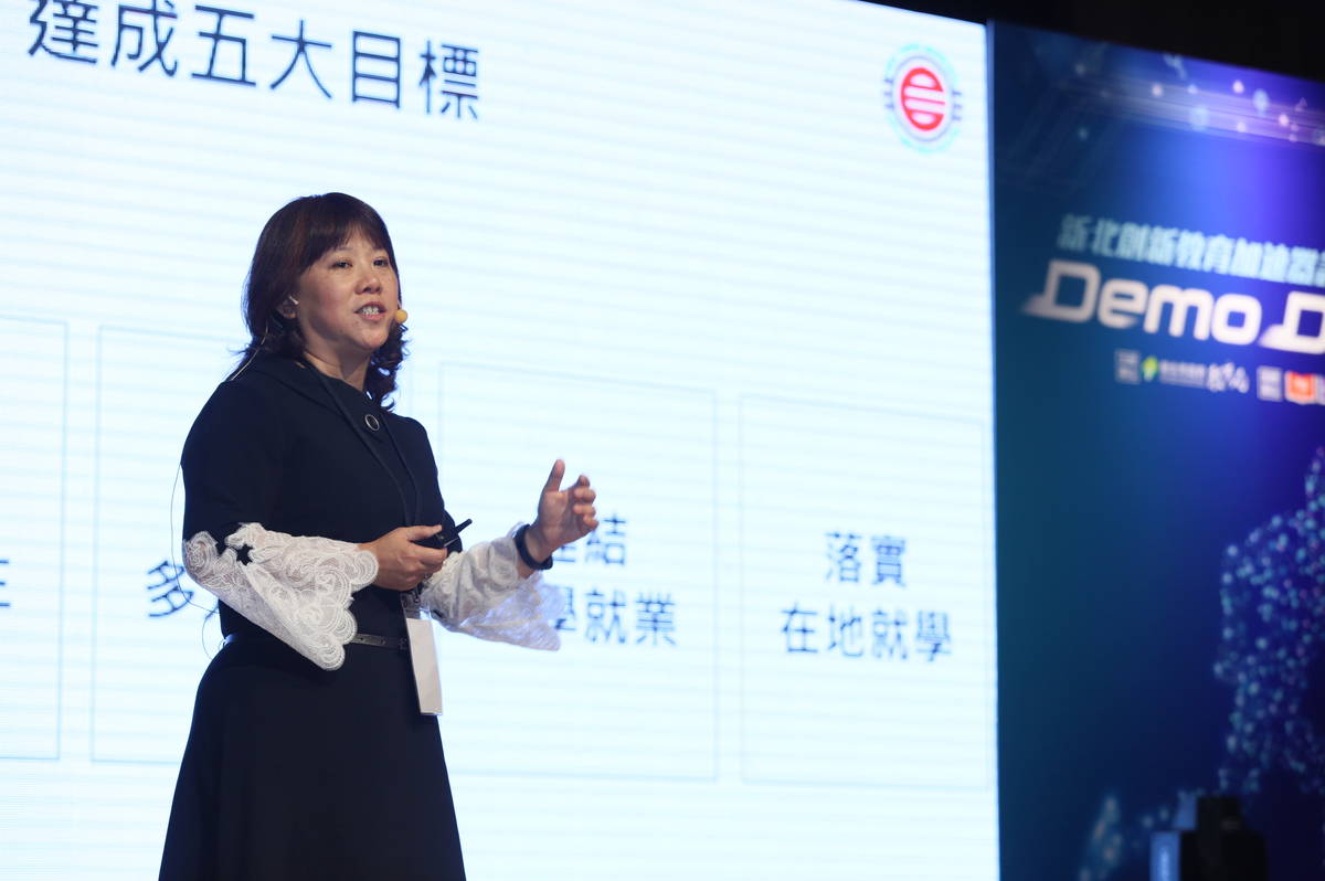 三民高中今日親自分享學校如何發想創意方案、組織團隊及撰寫計畫等，以作為各校觀摩／資料照