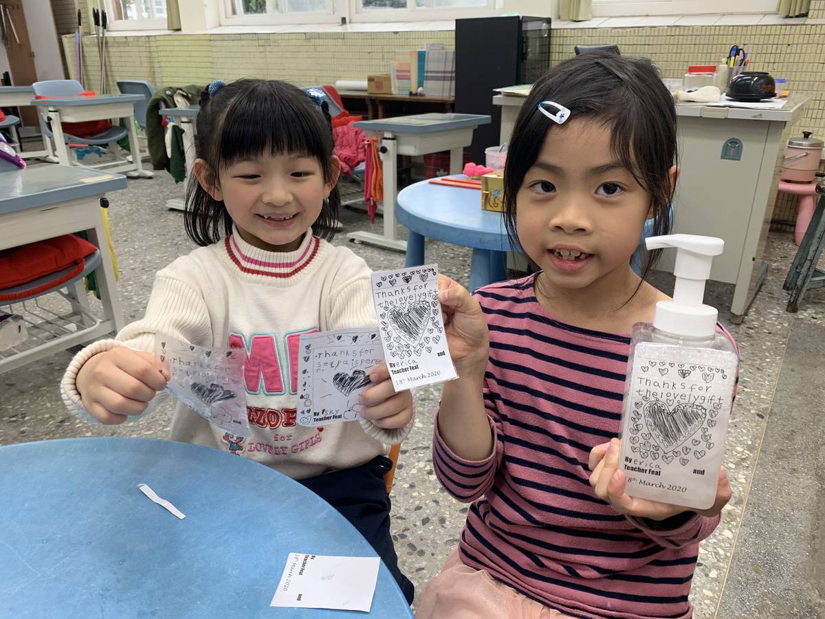 湖田國小低年級同學所繪製的英語感謝貼紙