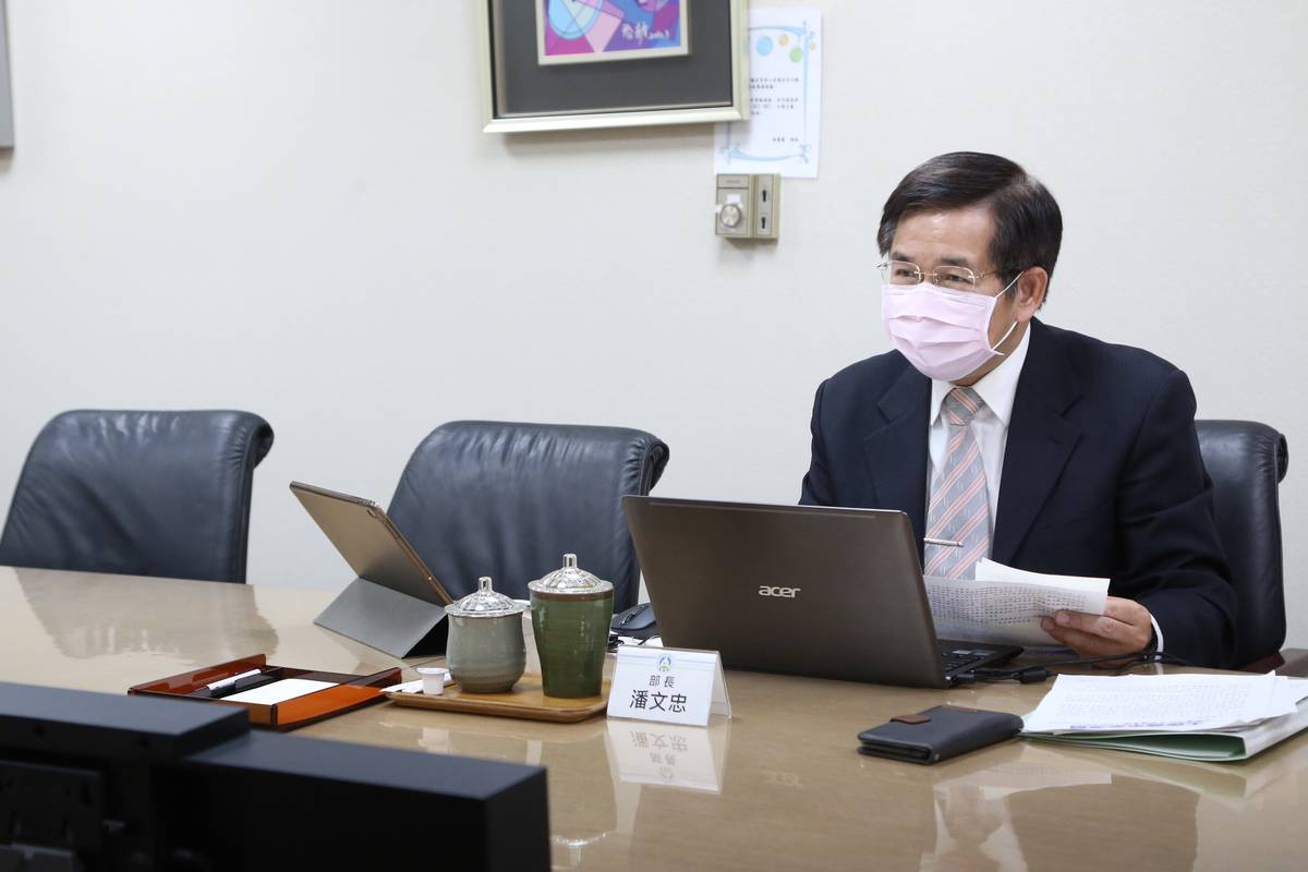 教育部部長潘文忠 線上部務會報