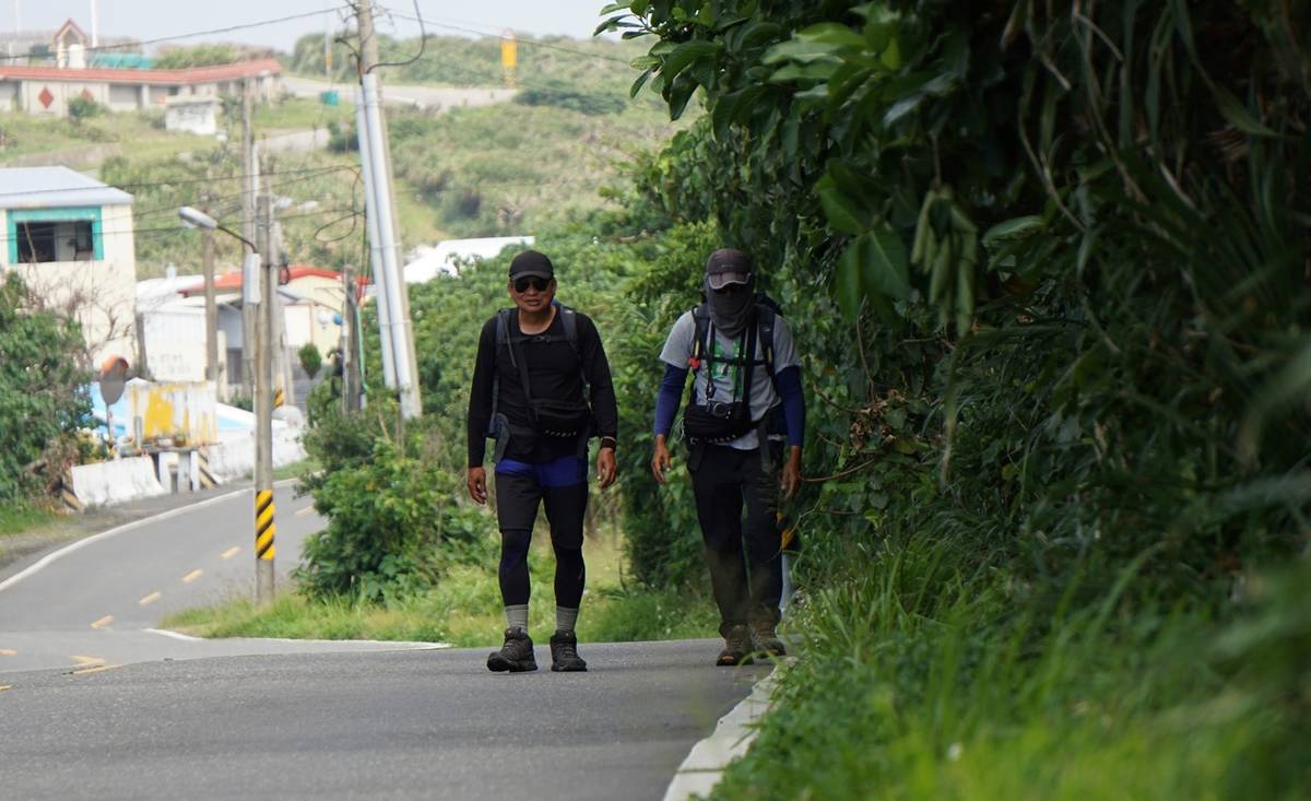 兩位大叔以縝密的計畫進行52天徒步環島旅程