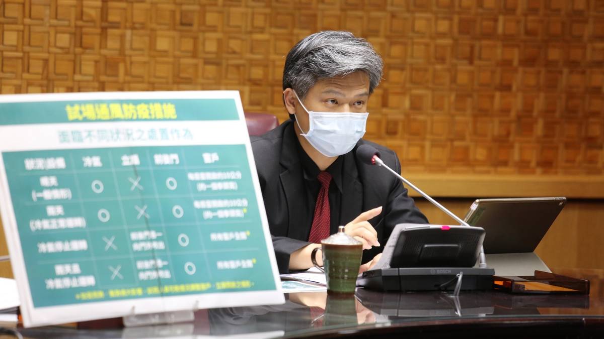 國教署署長彭富源說明目前對於試場維持通風的防疫措施