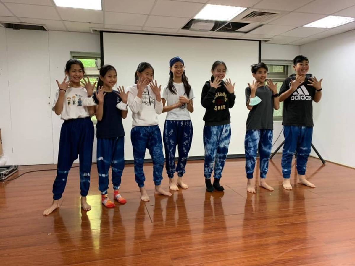 臺北市湖山國小畢業生自製哈倫褲