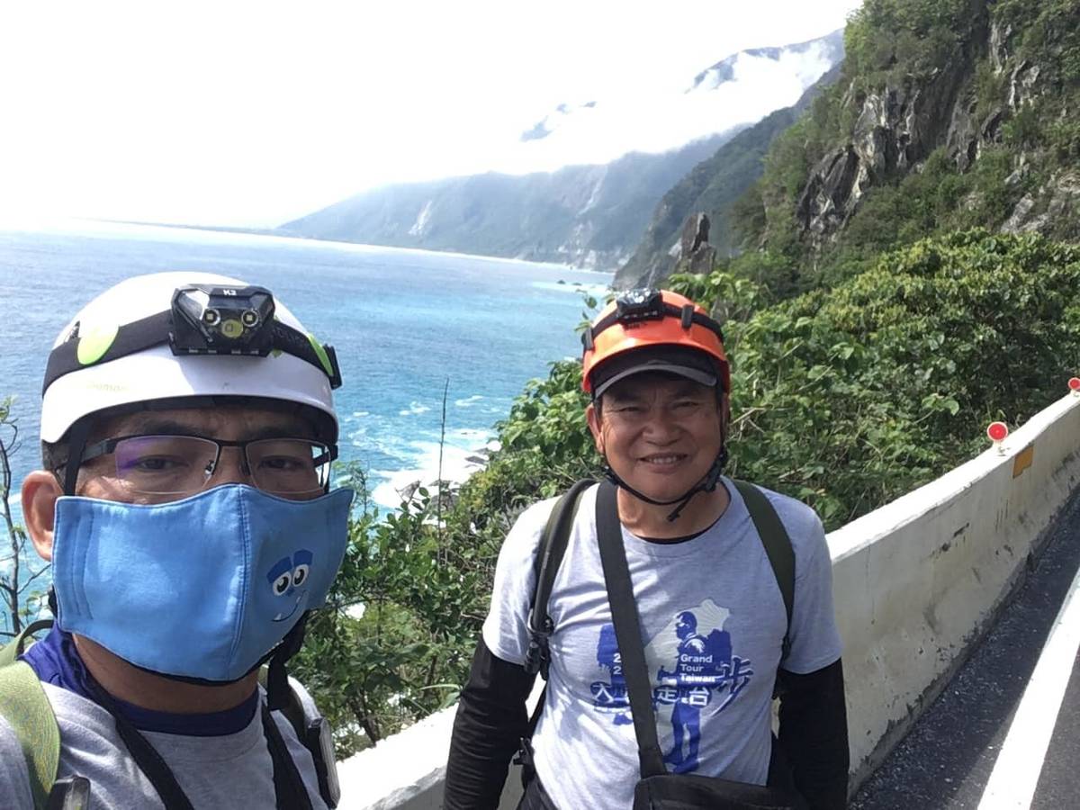 「大叔走台步」李俊憲和卓銘榜52天徒步環島