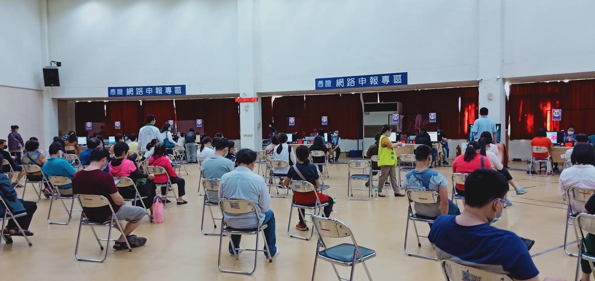 所得稅申報.注意社交距離
