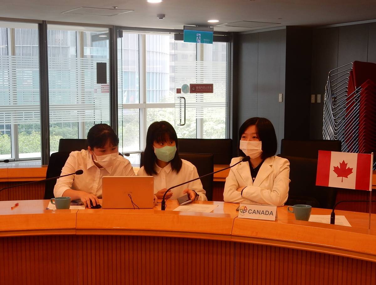 這次有12個模擬國家代表根據自身國家立場達成共識決議，希望各國在防疫上分享與合作