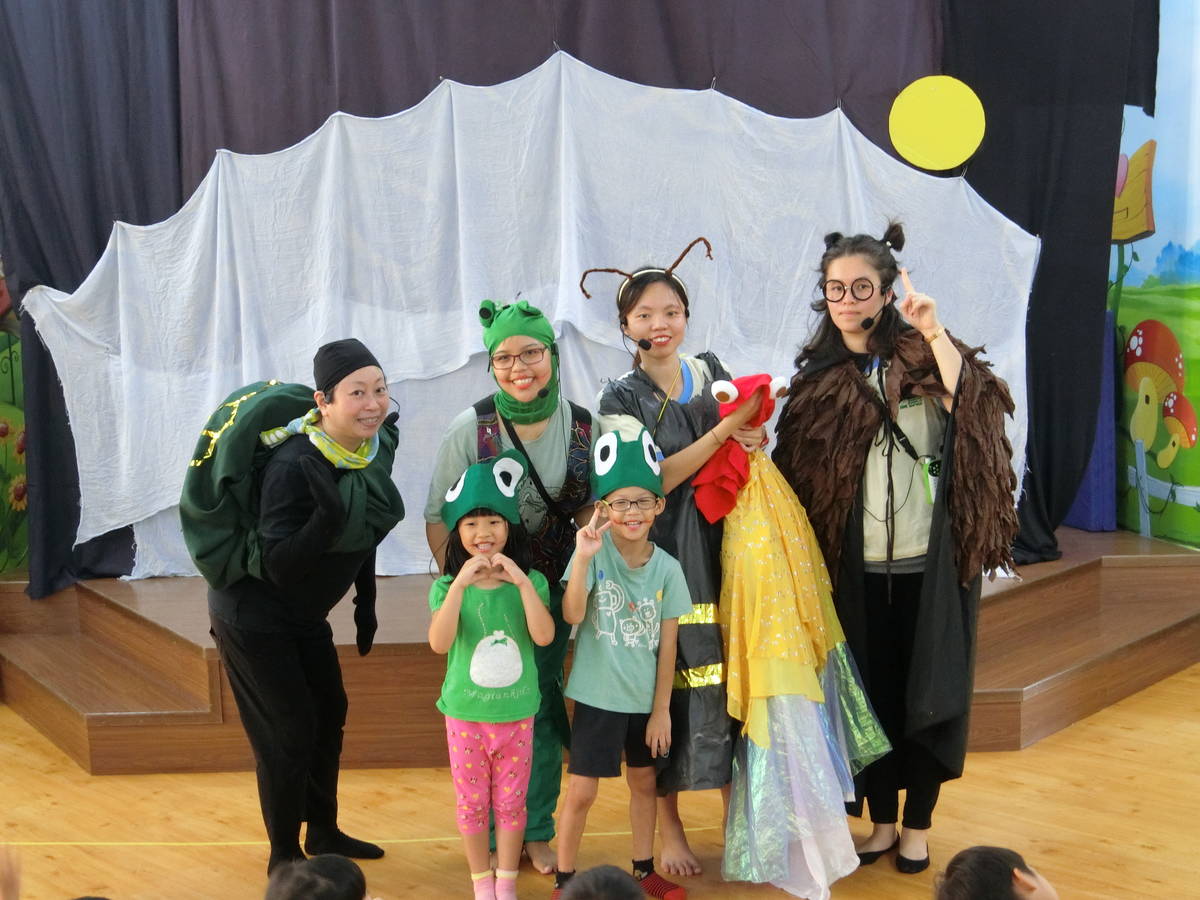 龍埔成長非營利幼兒園戲劇表演合影.JPG